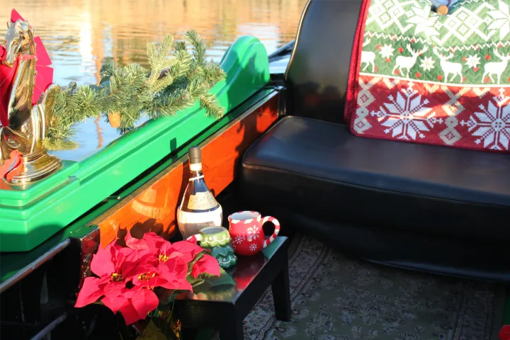 How about a mug of wine on that gondola