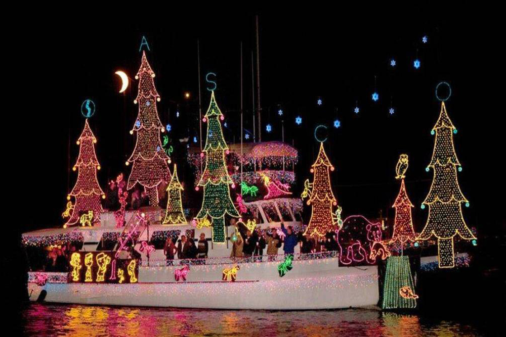 Best Holiday Date Ideas Find a good place to watch a boat parade
